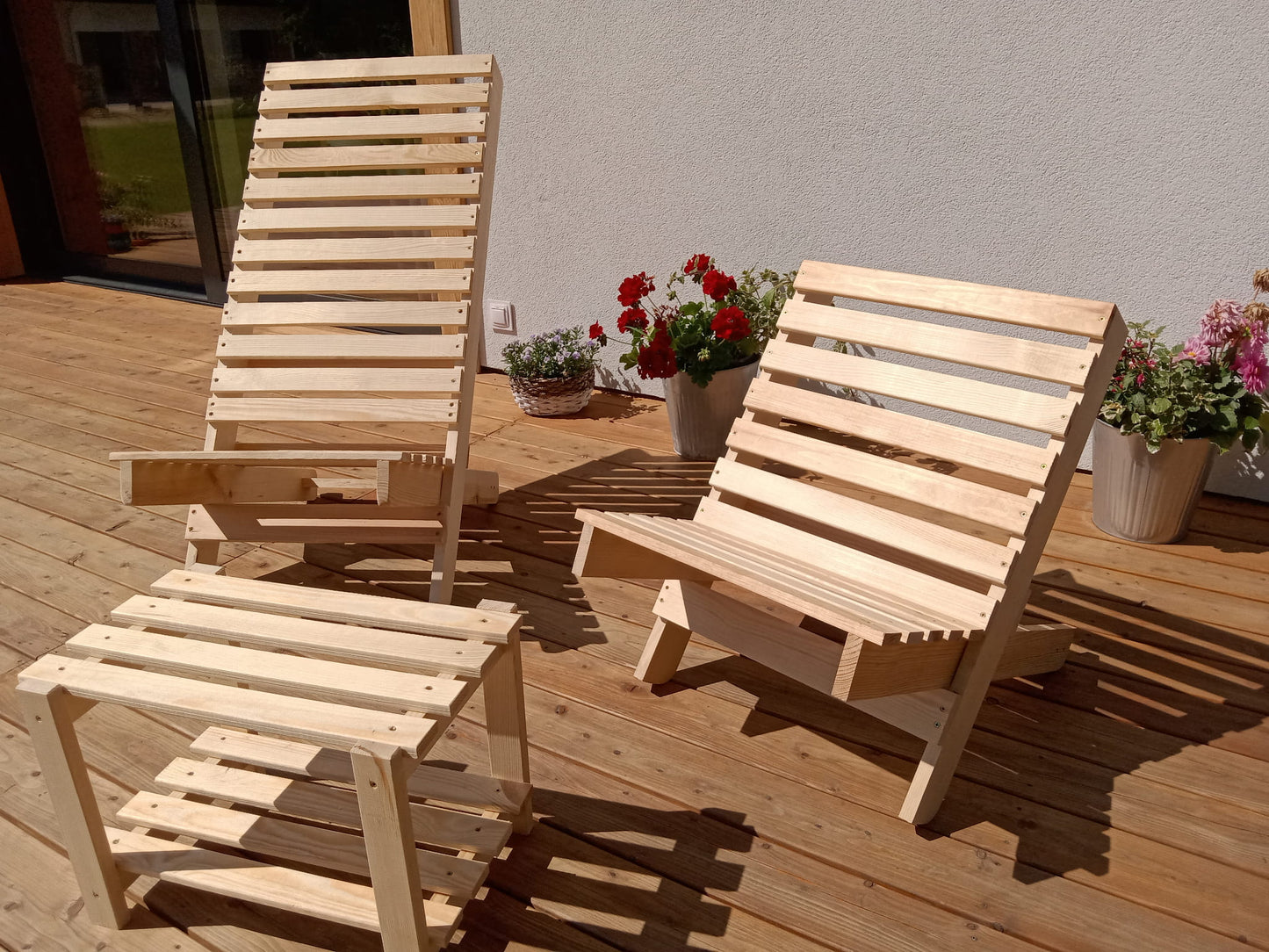 Holztisch / Blumenständer aus Kiefernholz / Smart 3 Fußhocker